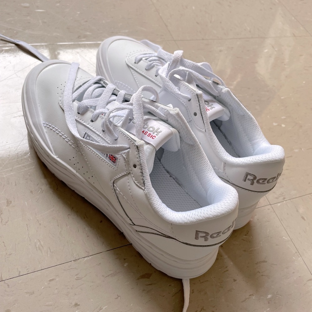 brand new white reebok sneakers. size 8.5 women’s, 7 men’s.